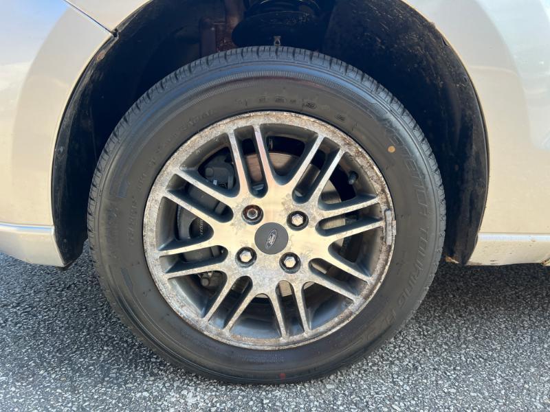 Ford Focus SE Sedan 2010