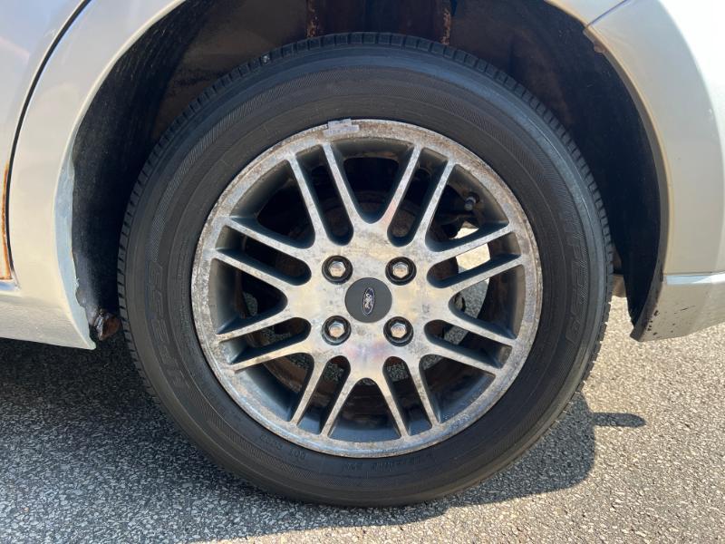 Ford Focus SE Sedan 2010