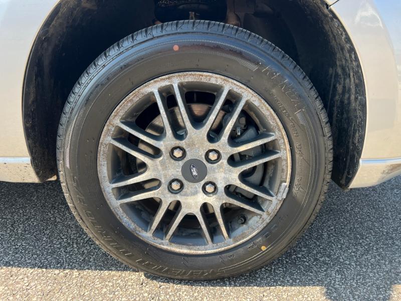 Ford Focus SE Sedan 2010