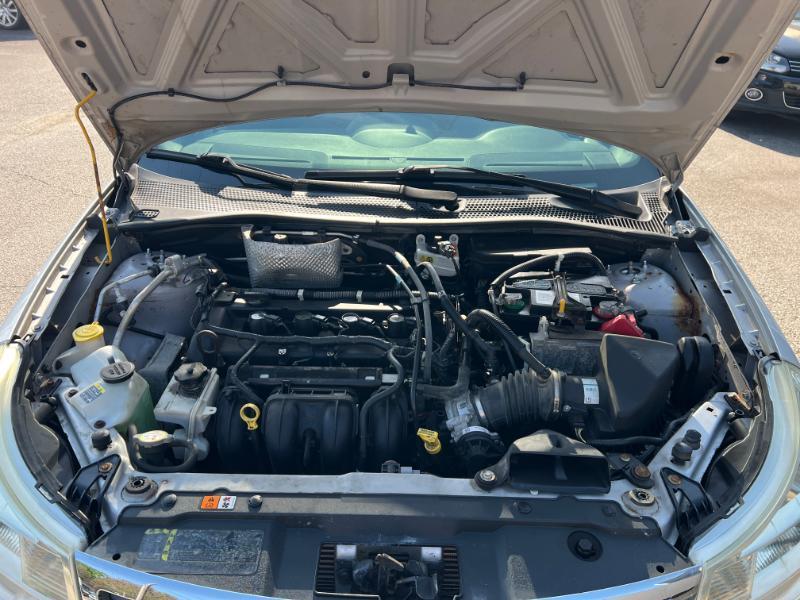 Ford Focus SE Sedan 2010