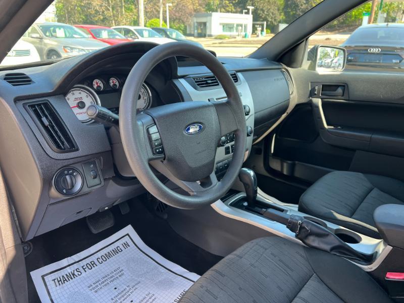 Ford Focus SE Sedan 2010