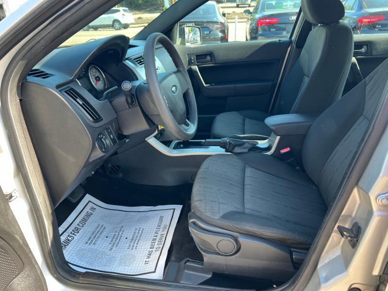 Ford Focus SE Sedan 2010