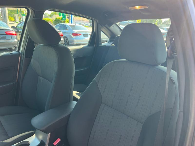 Ford Focus SE Sedan 2010