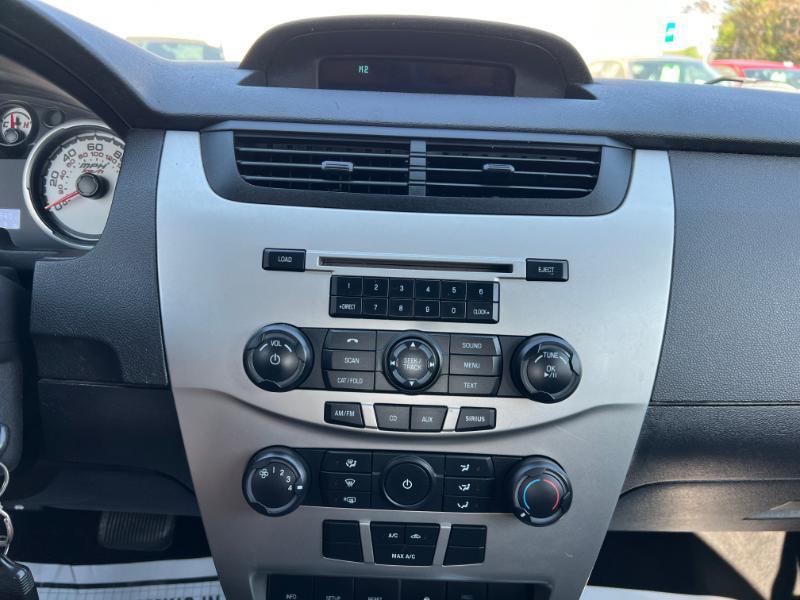 Ford Focus SE Sedan 2010