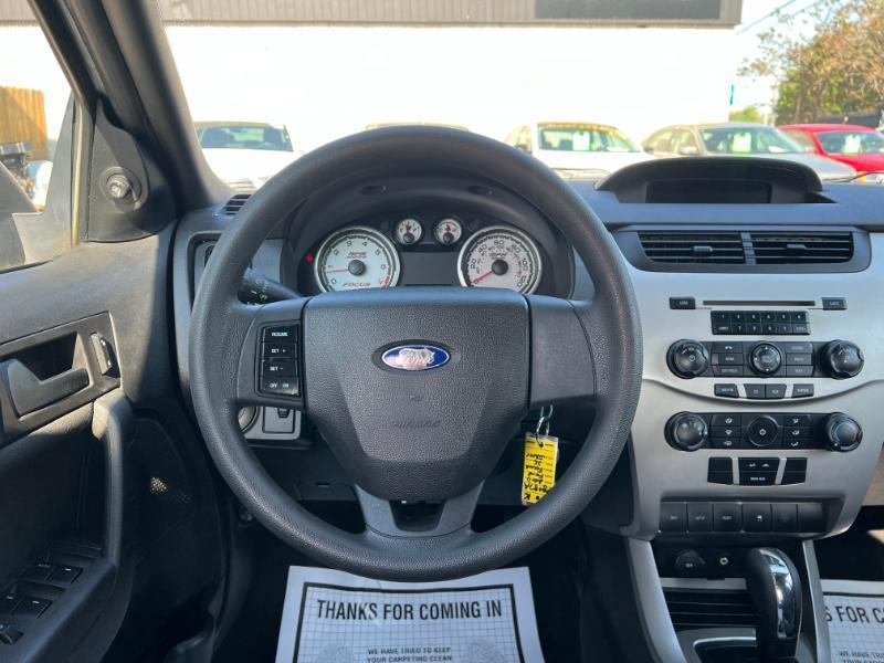 Ford Focus SE Sedan 2010