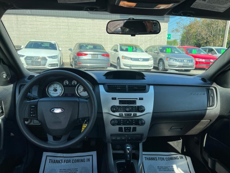 Ford Focus SE Sedan 2010