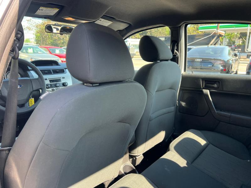 Ford Focus SE Sedan 2010