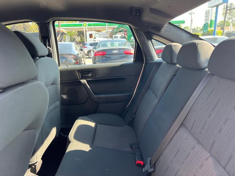 Ford Focus SE Sedan 2010