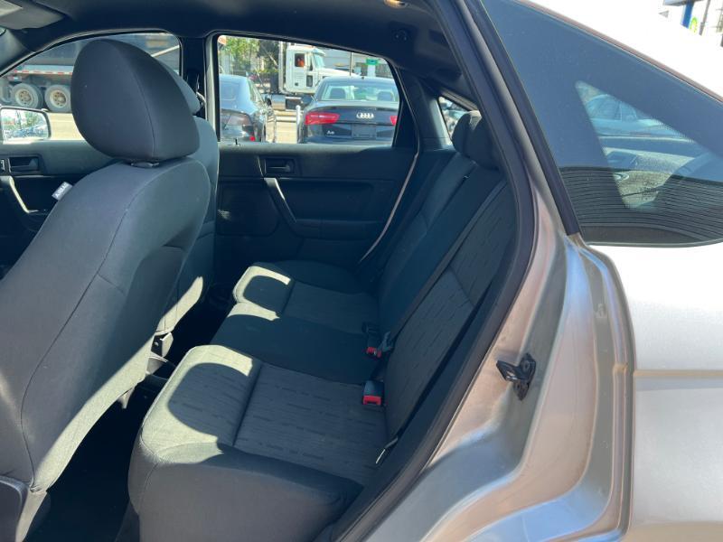Ford Focus SE Sedan 2010