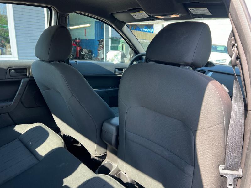 Ford Focus SE Sedan 2010