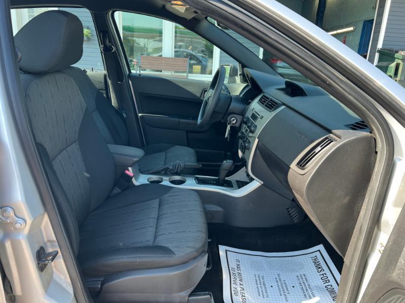 Ford Focus SE Sedan 2010
