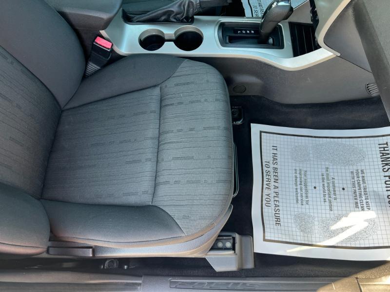 Ford Focus SE Sedan 2010
