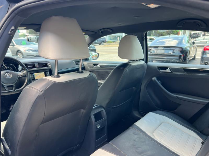 Volkswagen Jetta SE 6A 2015