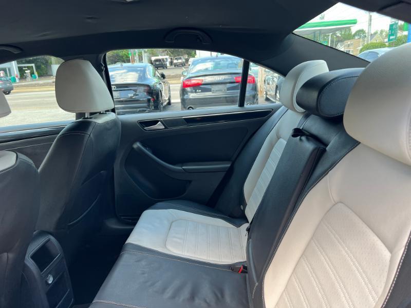 Volkswagen Jetta SE 6A 2015
