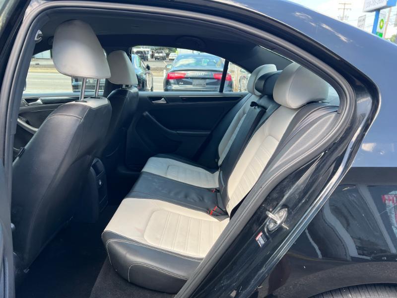 Volkswagen Jetta SE 6A 2015