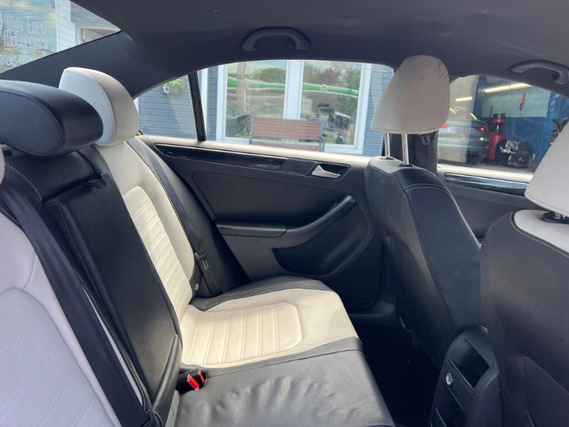 Volkswagen Jetta SE 6A 2015