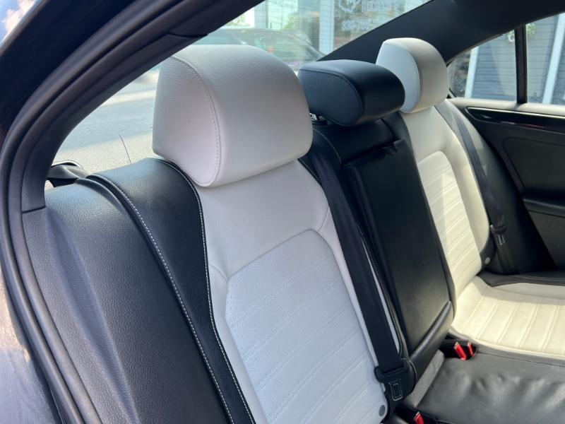 Volkswagen Jetta SE 6A 2015