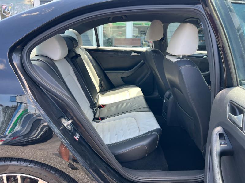 Volkswagen Jetta SE 6A 2015