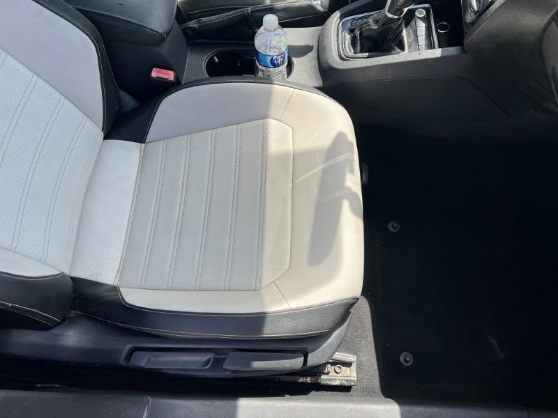 Volkswagen Jetta SE 6A 2015