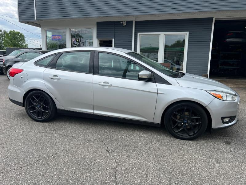 Ford Focus SE Sedan 2016