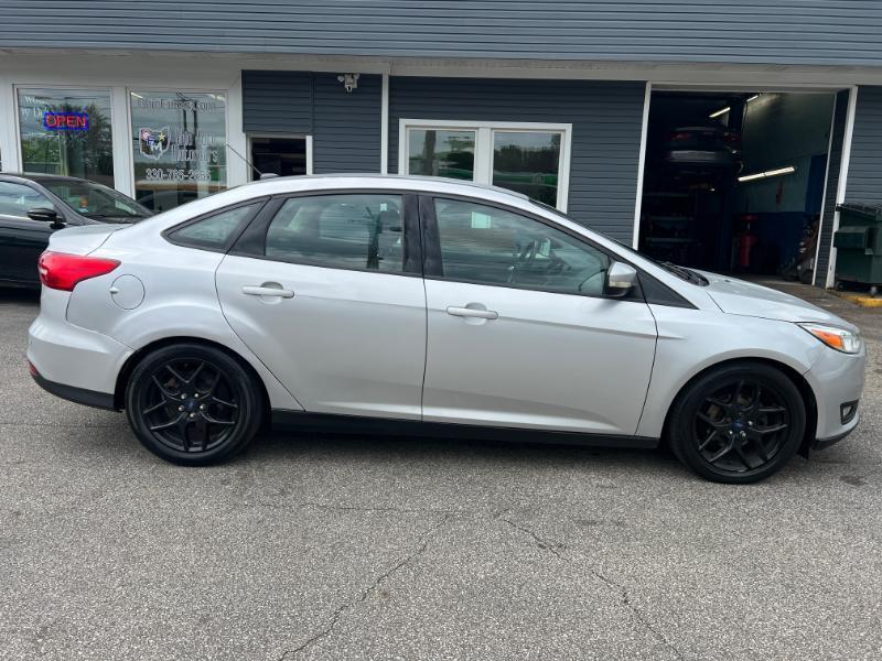 Ford Focus SE Sedan 2016