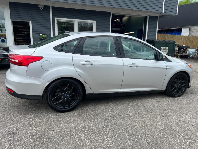 Ford Focus SE Sedan 2016