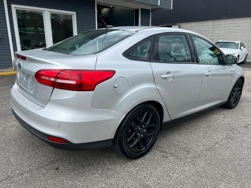 Ford Focus SE Sedan 2016