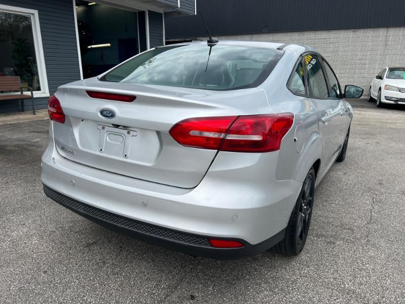 Ford Focus SE Sedan 2016