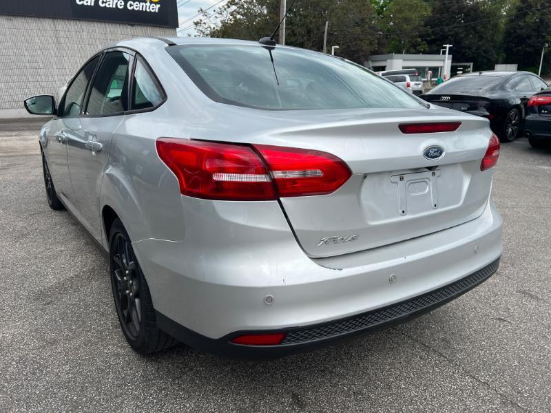 Ford Focus SE Sedan 2016