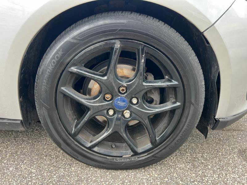 Ford Focus SE Sedan 2016