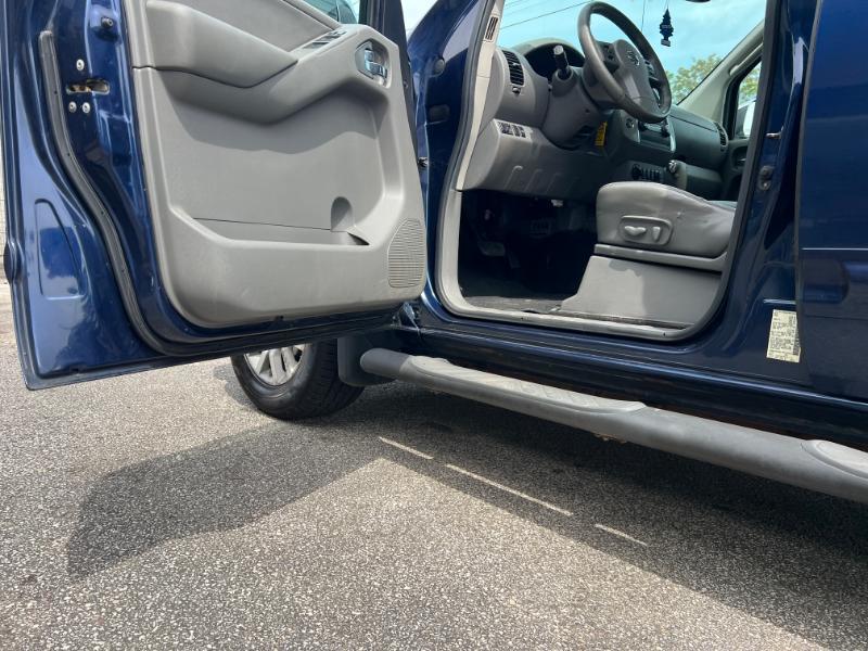 Nissan Frontier SL Crew Cab 4WD 2011