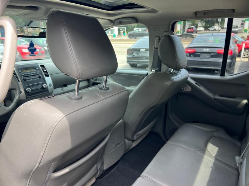 Nissan Frontier SL Crew Cab 4WD 2011