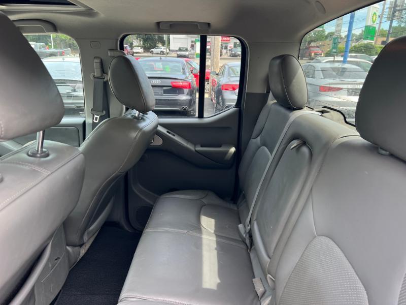 Nissan Frontier SL Crew Cab 4WD 2011