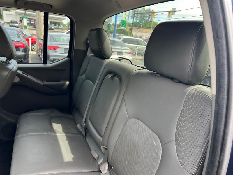 Nissan Frontier SL Crew Cab 4WD 2011