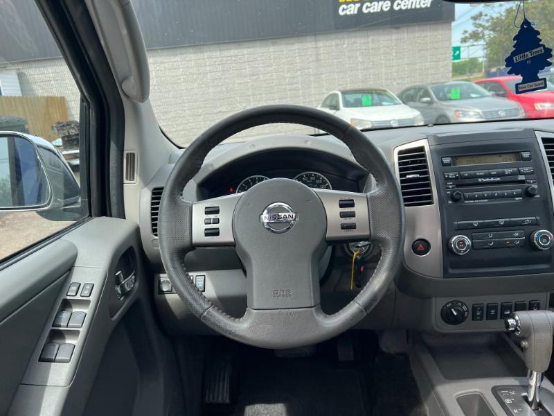 Nissan Frontier SL Crew Cab 4WD 2011