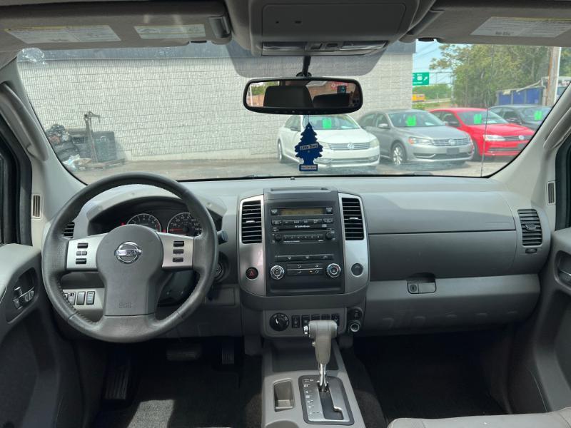 Nissan Frontier SL Crew Cab 4WD 2011