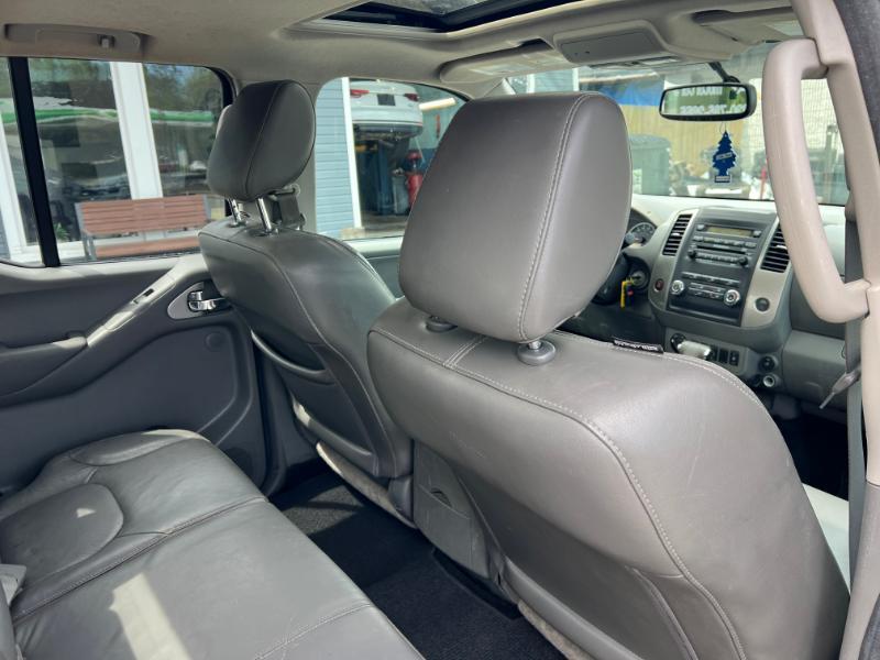 Nissan Frontier SL Crew Cab 4WD 2011