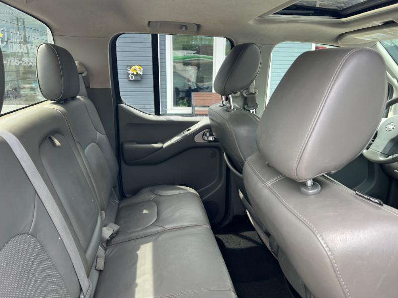 Nissan Frontier SL Crew Cab 4WD 2011
