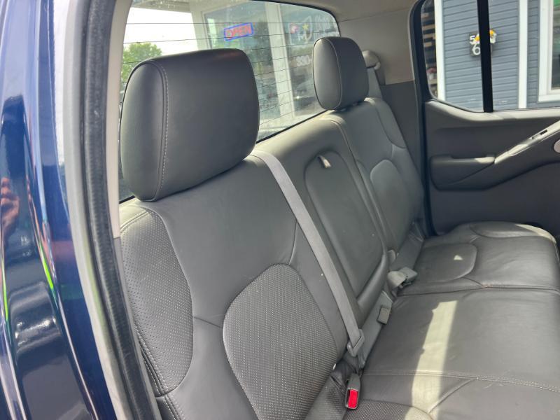 Nissan Frontier SL Crew Cab 4WD 2011