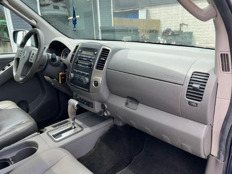 Nissan Frontier SL Crew Cab 4WD 2011