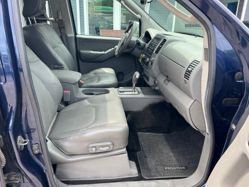Nissan Frontier SL Crew Cab 4WD 2011