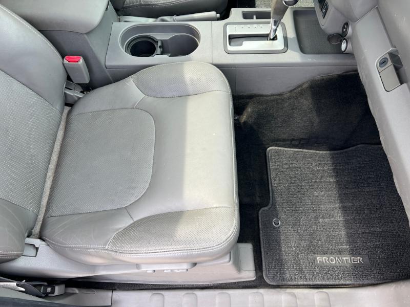 Nissan Frontier SL Crew Cab 4WD 2011