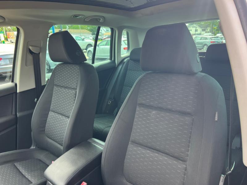 Volkswagen Tiguan S 4Motion 2011