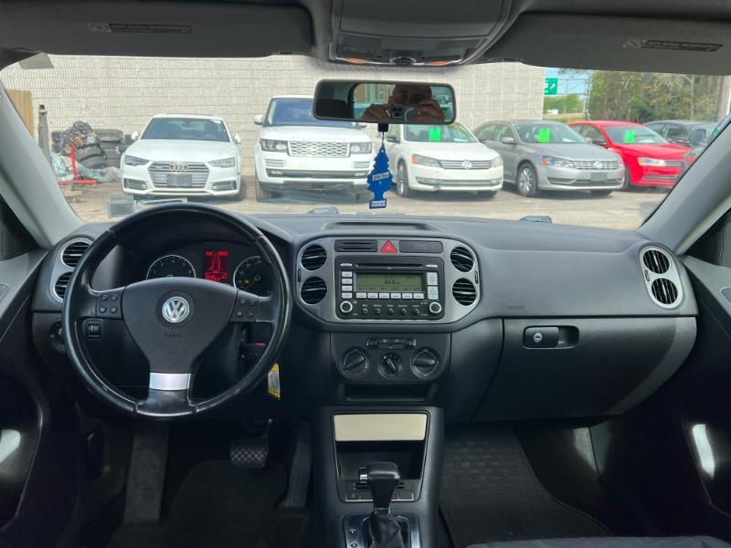 Volkswagen Tiguan S 4Motion 2011