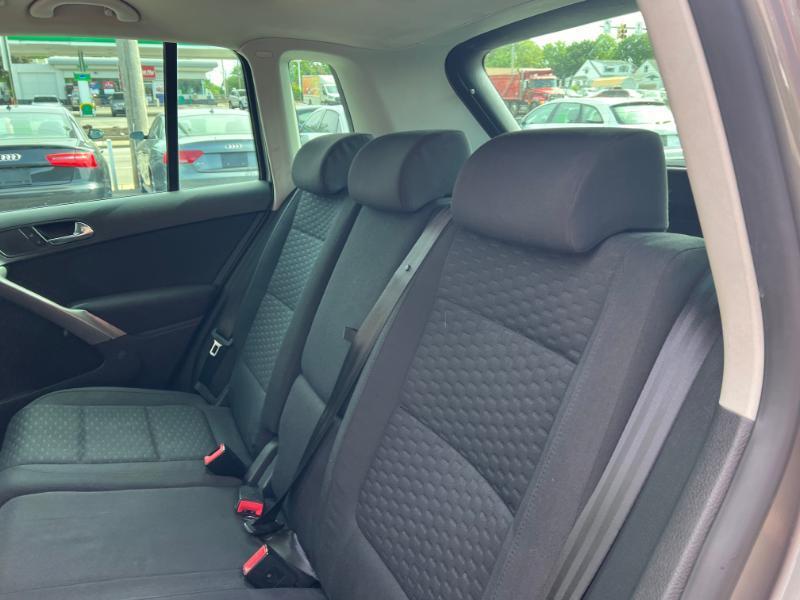 Volkswagen Tiguan S 4Motion 2011