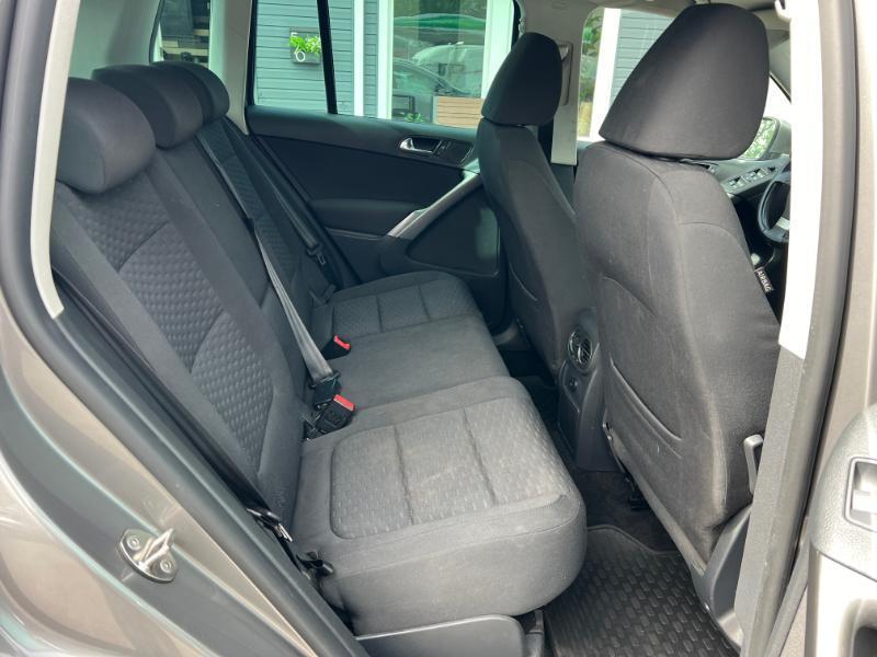 Volkswagen Tiguan S 4Motion 2011