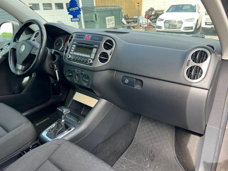 Volkswagen Tiguan S 4Motion 2011