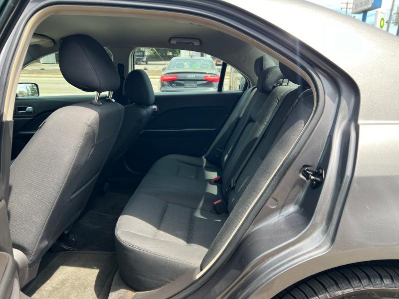 Ford Fusion SE 2012