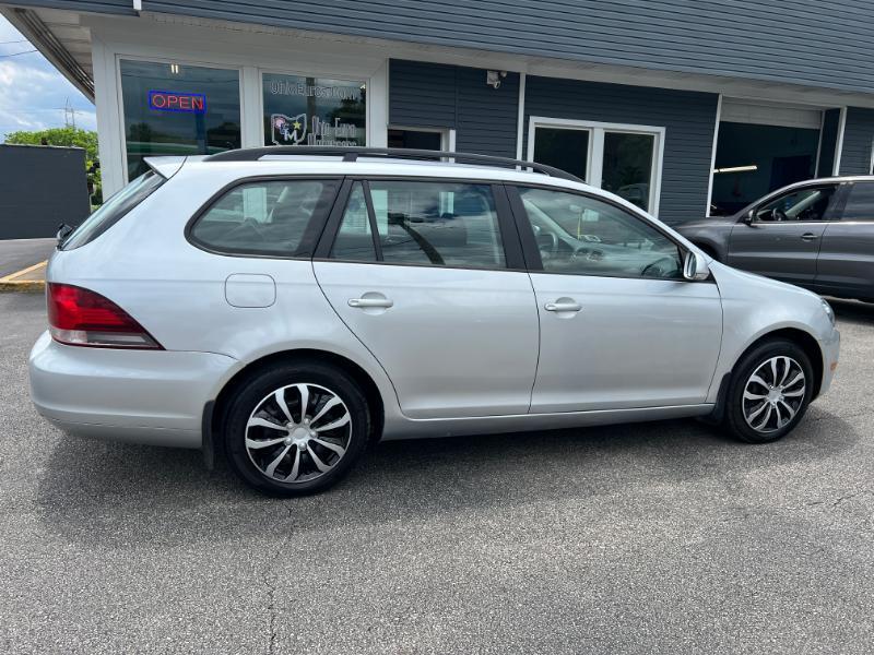 Volkswagen Jetta SportWagen 2.5L S 2011