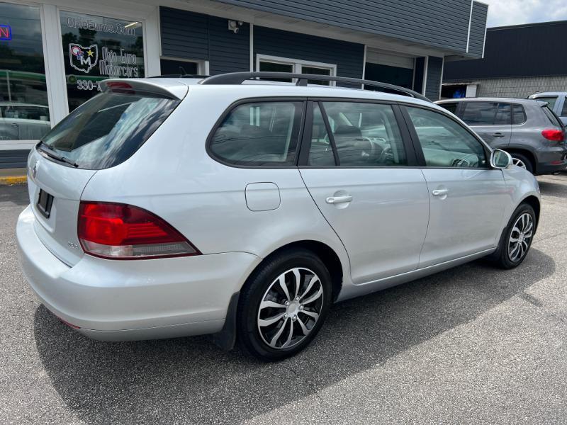 Volkswagen Jetta SportWagen 2.5L S 2011